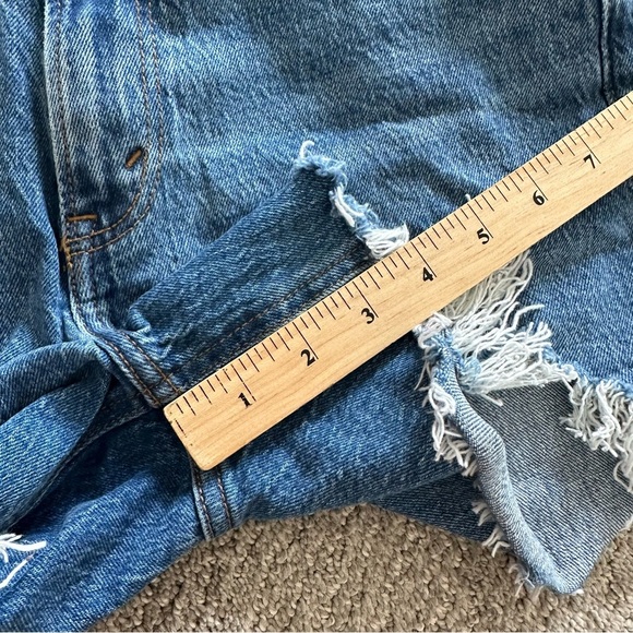 Abercrombie & Fitch The 4" Mom Short High Rise Size 26/2 - Picture 7 of 7